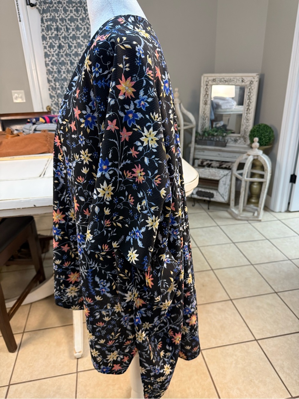 Black Floral Open Kimono - Multicolor Flowers One Size - Picture 3 of 7